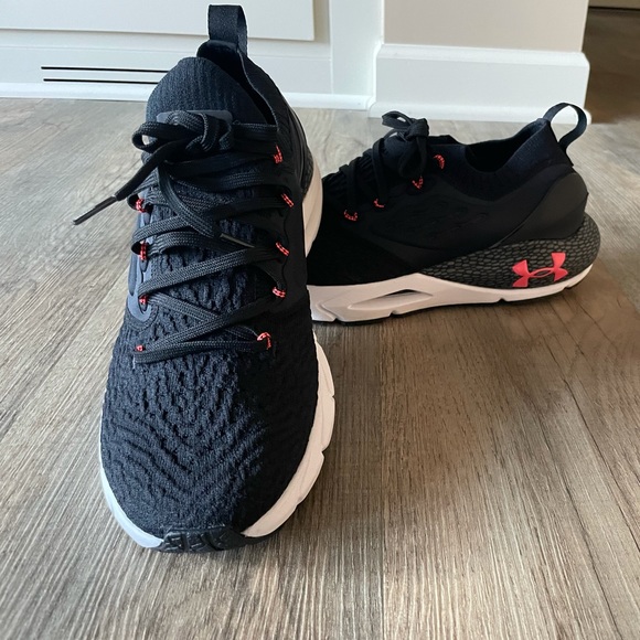 New in box UA HOVR Phantom 2 running shoes - Picture 4 of 14